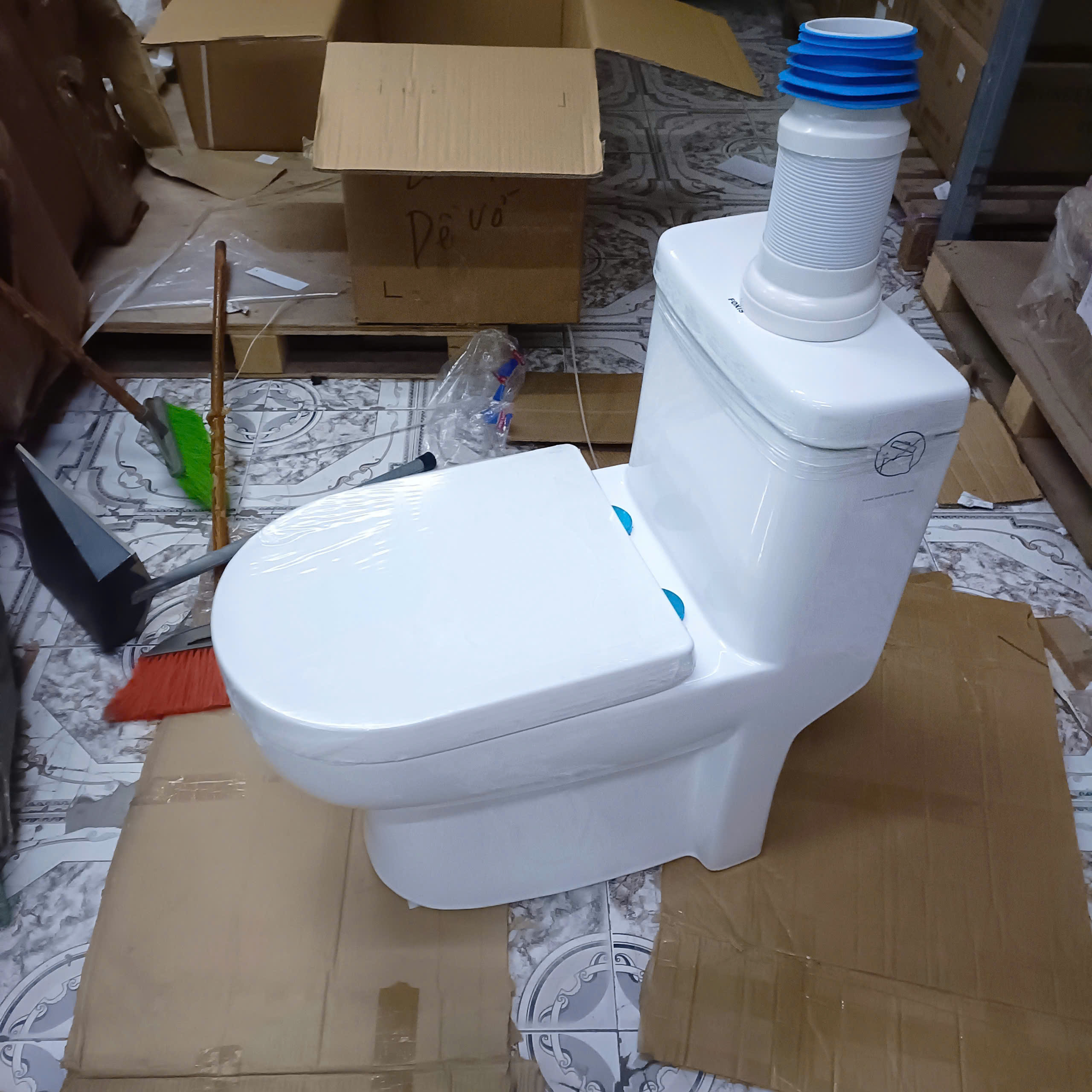 Bồn cầu thoát ngang FOXIS FX-1305N