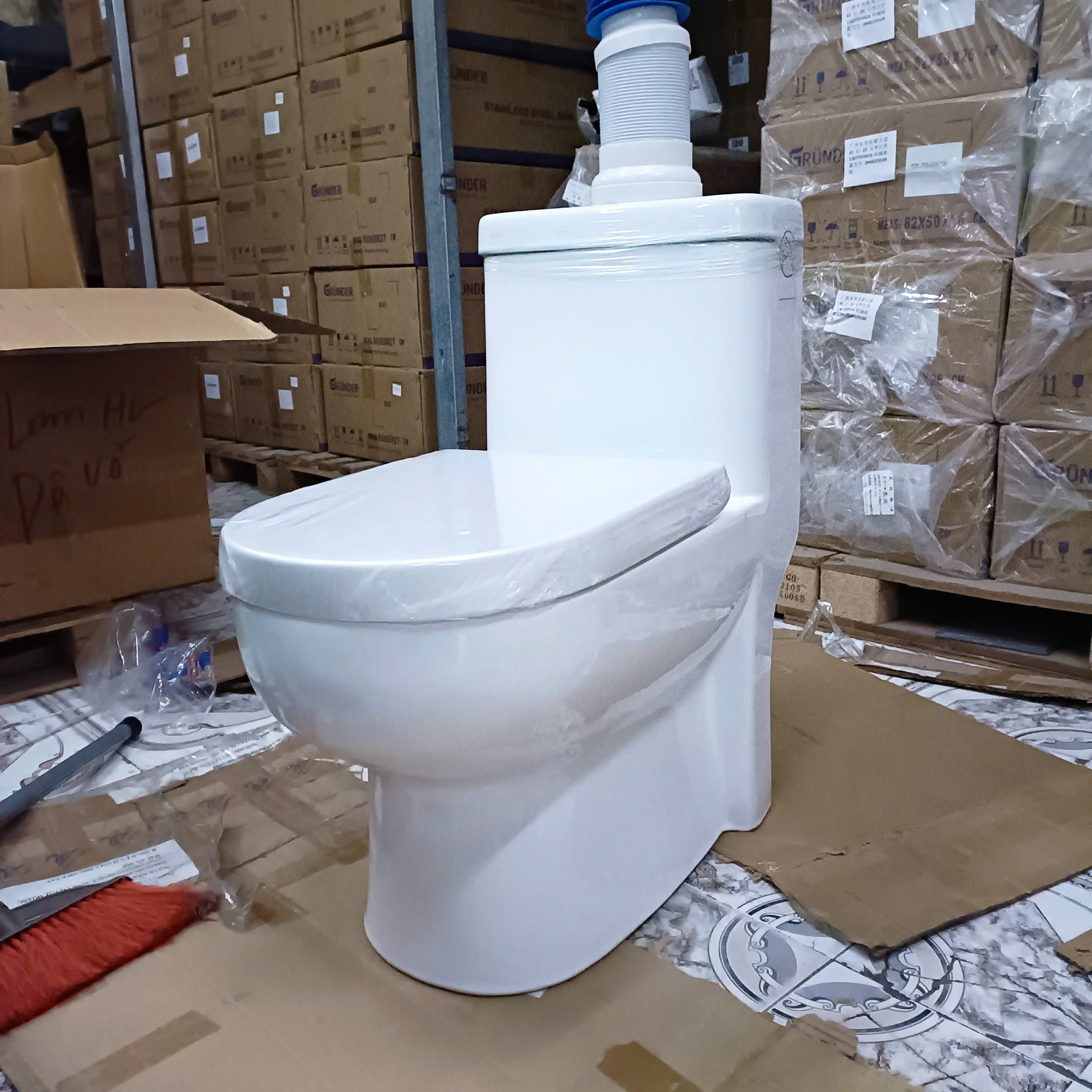 Bồn cầu thoát ngang FOXIS FX-1305N