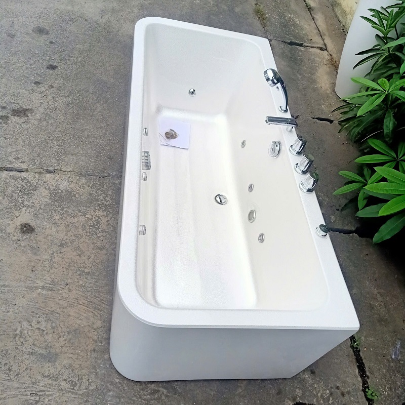 THANH LÝ BỒN TẮM MASSAGE 1700M GIÁ TẬN GỐC