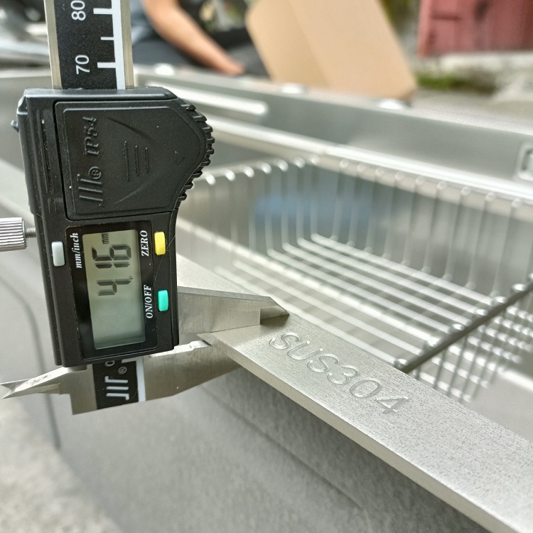 Chậu rửa bát 1 hố cỡ lớn Kích thước 86x48 thương hiệu GRÜNDER