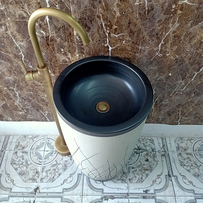 Chậu rửa mặt lavabo chân đứng ban công, ngoài trời