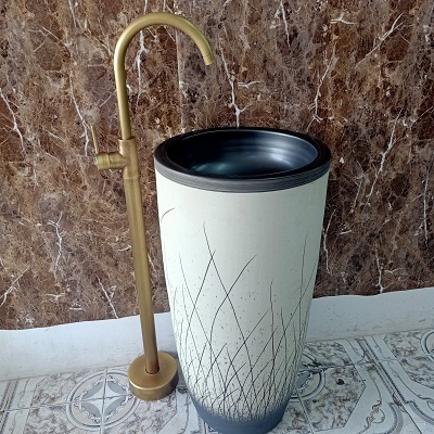 Chậu rửa mặt lavabo chân đứng ban công, ngoài trời