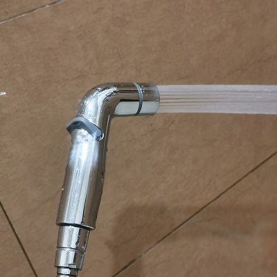 Xịt vệ sinh bồn cầu điều chỉnh áp lực nước thông minh