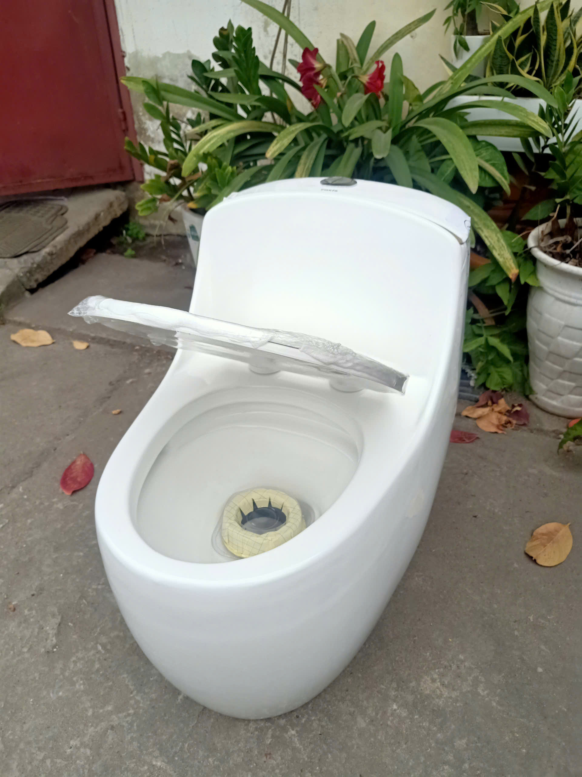 Bồn cầu liền khối men nano kháng khuẩn dễ vệ sinh FX-1560