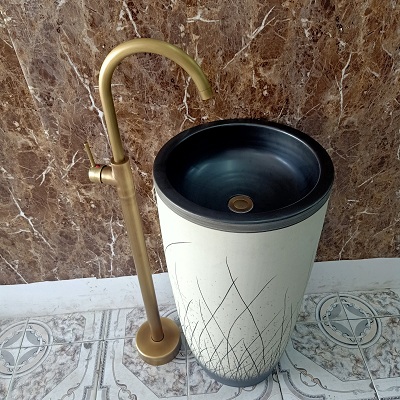 Chậu rửa mặt lavabo chân đứng ban công, ngoài trời
