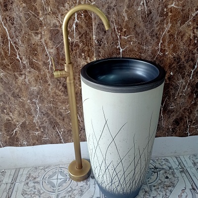 Chậu rửa mặt lavabo chân đứng ban công, ngoài trời
