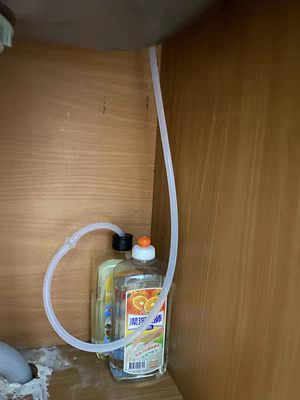 Ống hút xà phòng rửa bát thông minh tiện lợi