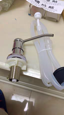 Ống hút xà phòng rửa bát thông minh tiện lợi