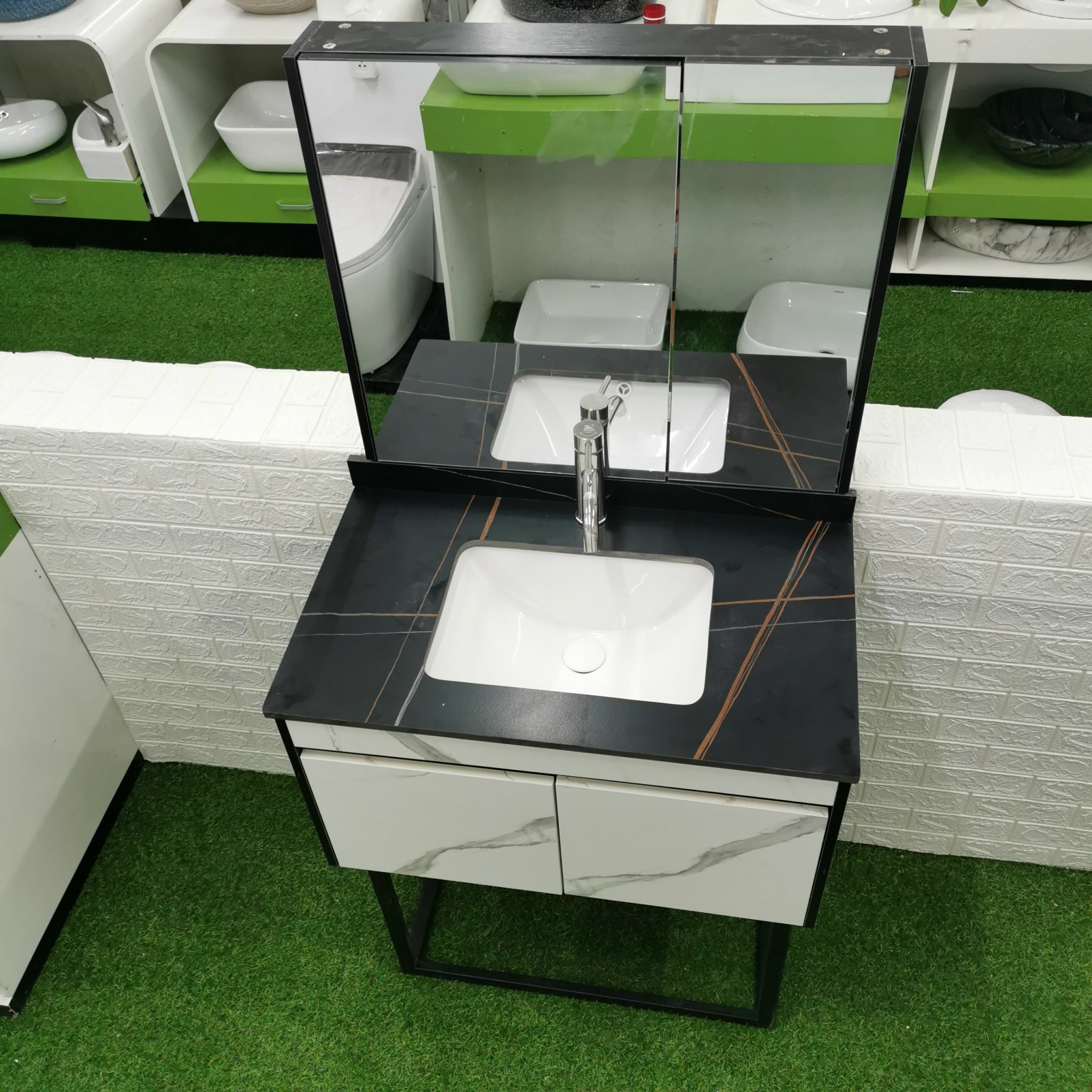 Thanh lý bàn đá kèm chậu lavabo âm bàn