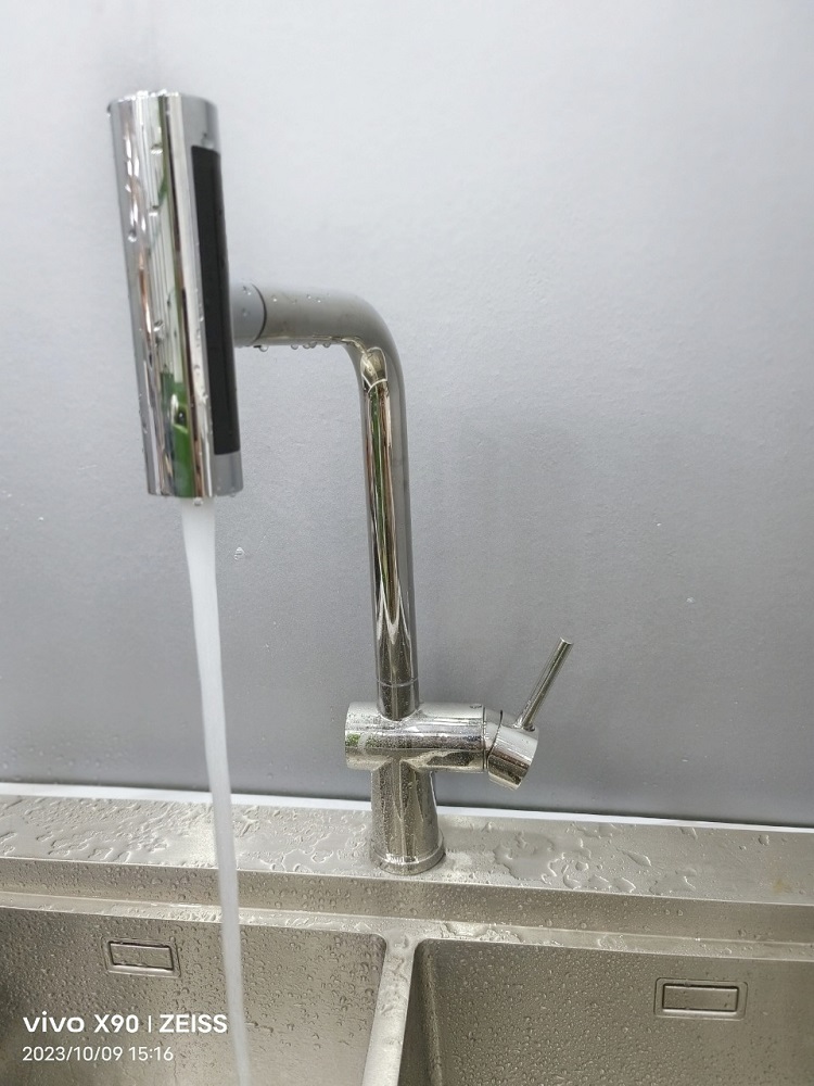 Vòi bếp loa thác hiện đại 4 chế độ xả nước mới nhất hiện nay