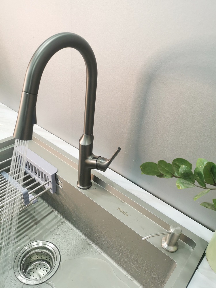 Vòi rửa bát dây rút mạ PVD cao cấp GR-VC580K
