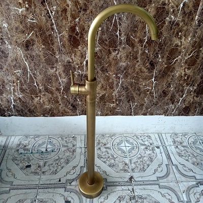 Chậu rửa mặt lavabo chân đứng ban công, ngoài trời