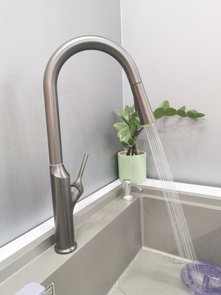 Vòi rửa bát dây rút mạ PVD cao cấp GR-VC580K
