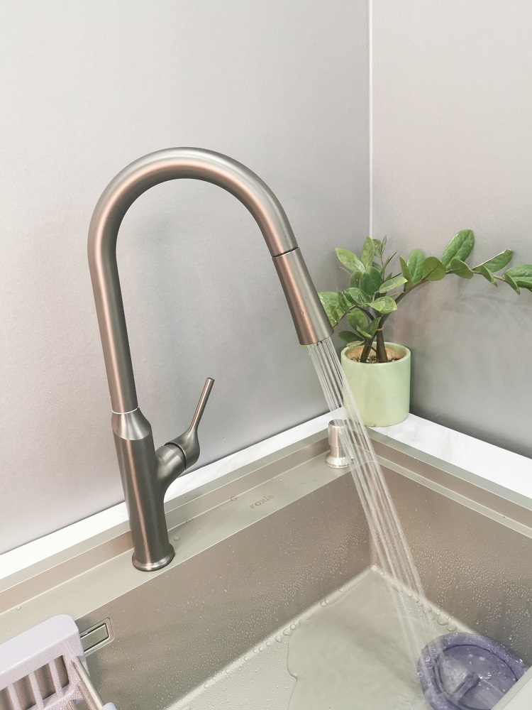 Vòi rửa bát dây rút mạ PVD cao cấp GR-VC580K