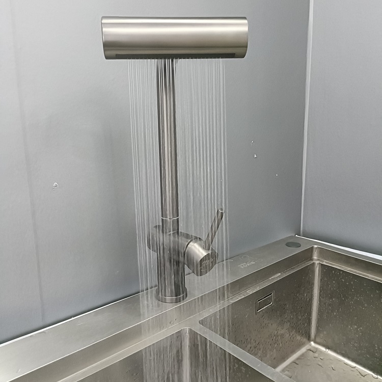 Vòi bếp loa thác hiện đại 4 chế độ xả nước mới nhất hiện nay