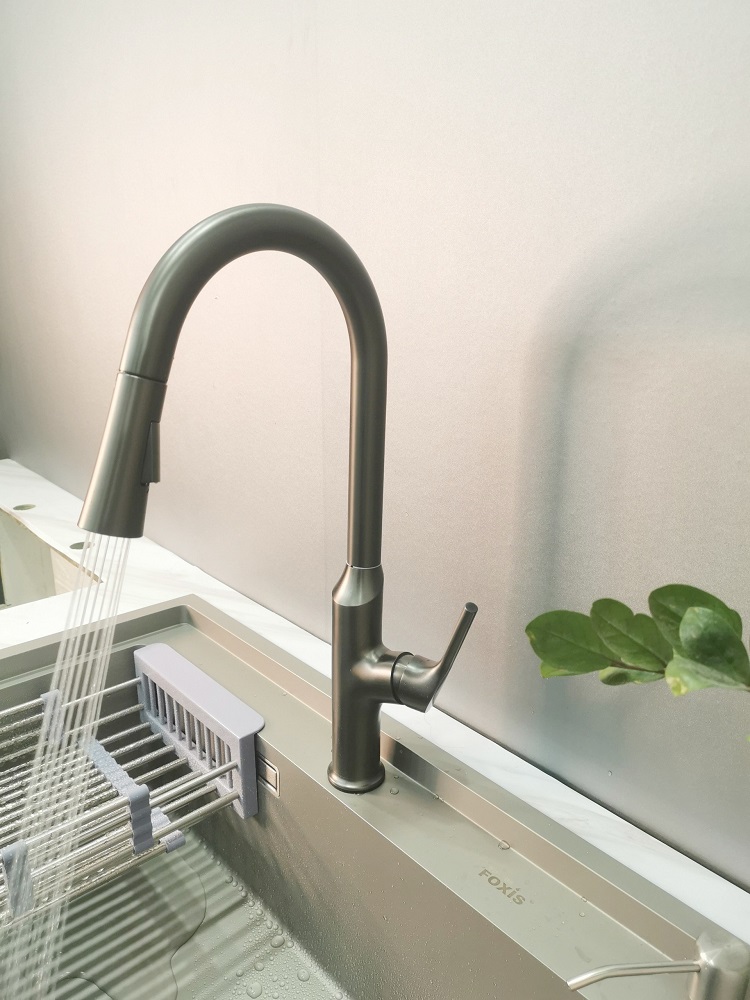 Vòi rửa bát dây rút mạ PVD cao cấp GR-VC580K
