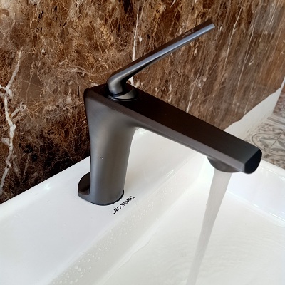 Vòi lavabo đồng thau mạ chân không PVD siêu chống ăn mòn GRÜNDER GR-015K