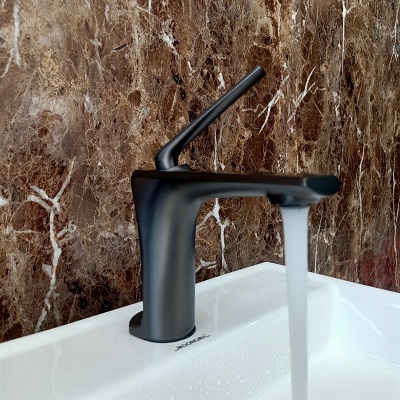 Vòi lavabo đồng thau mạ chân không PVD siêu chống ăn mòn GRÜNDER GR-015K