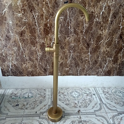 Chậu rửa mặt lavabo chân đứng ban công, ngoài trời