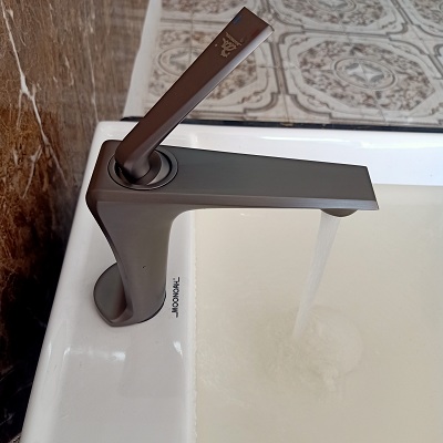 Vòi lavabo đồng thau mạ chân không PVD siêu chống ăn mòn GRÜNDER GR-015K