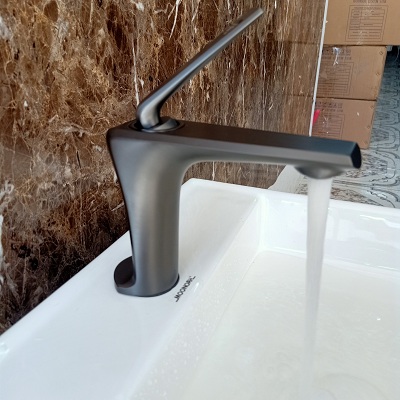 Vòi lavabo đồng thau mạ chân không PVD siêu chống ăn mòn GRÜNDER GR-015K