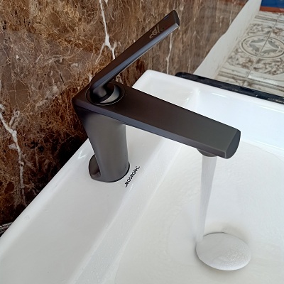 Vòi lavabo đồng thau mạ chân không PVD siêu chống ăn mòn GRÜNDER GR-015K