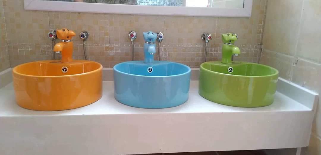 Chậu lavabo trẻ em Moonoah màu cam MN- C228OR cho trường học mầm non