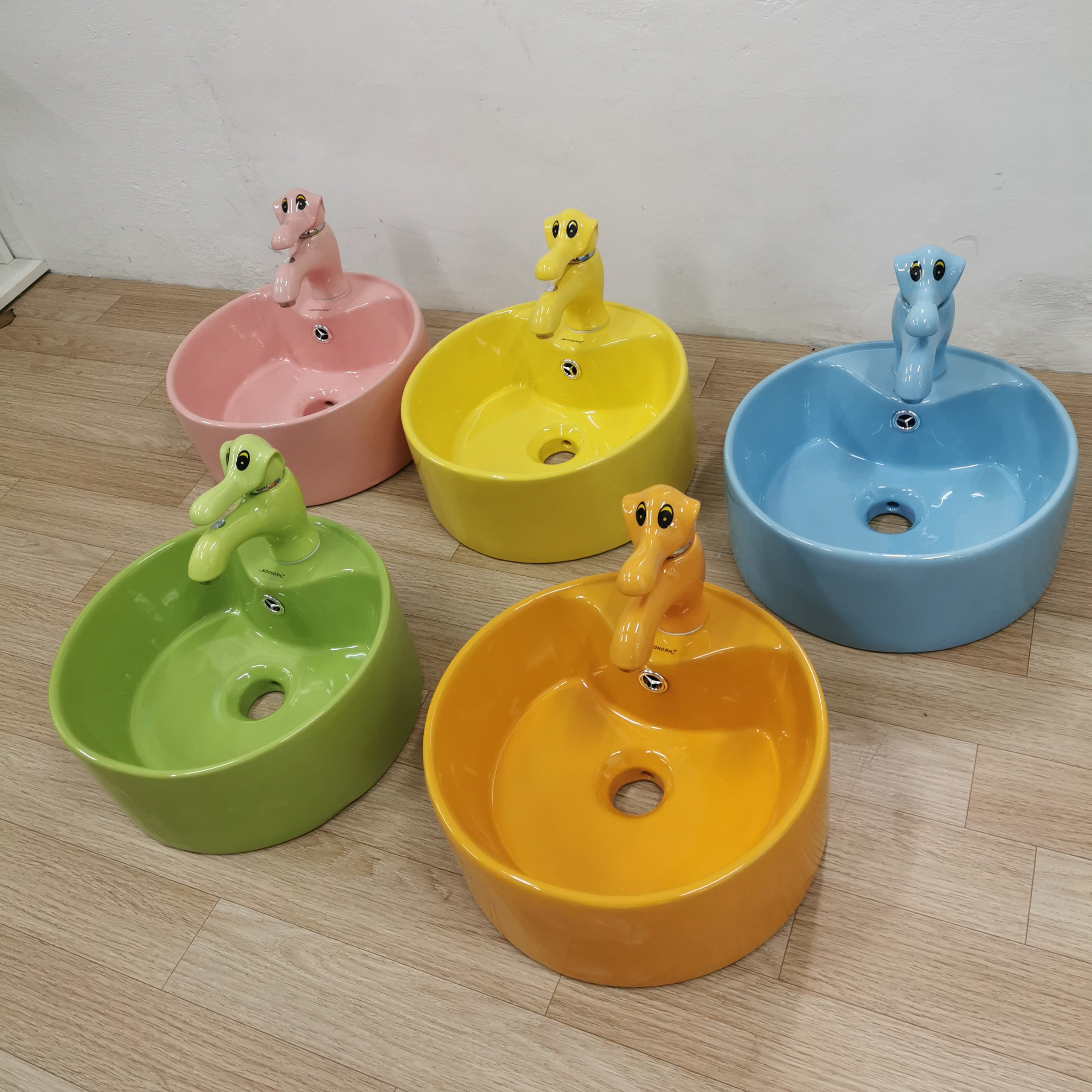 Chậu lavabo trẻ em Moonoah màu cam MN- C228OR cho trường học mầm non