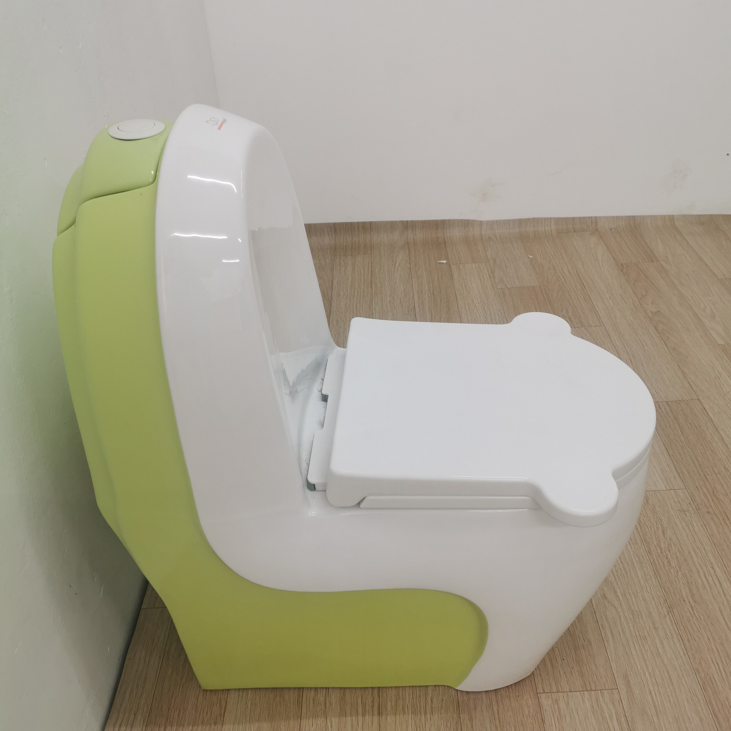 Bồn cầu trẻ em mầm non Moonoah màu xanh lá cao cấp