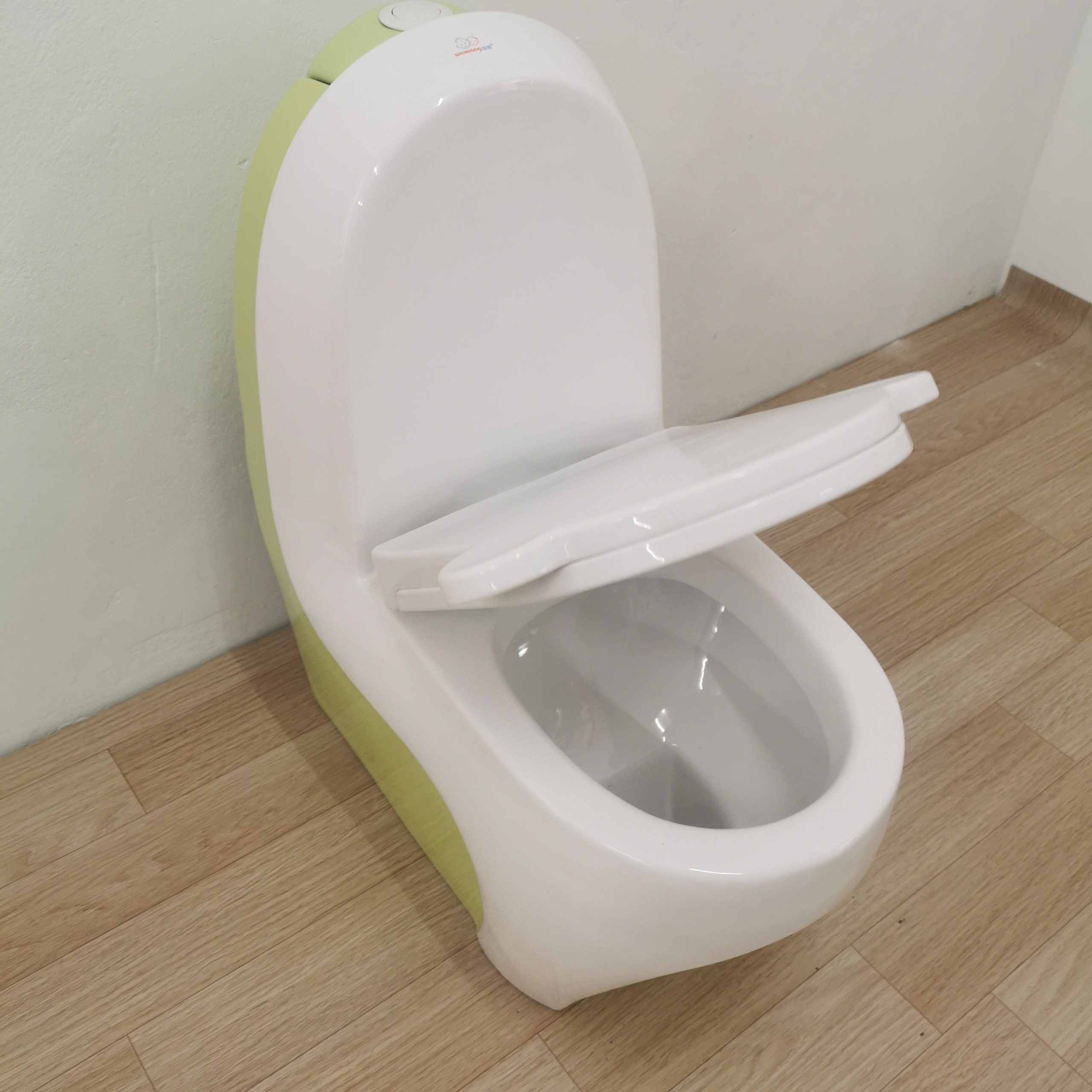 Bồn cầu trẻ em mầm non Moonoah màu xanh lá cao cấp