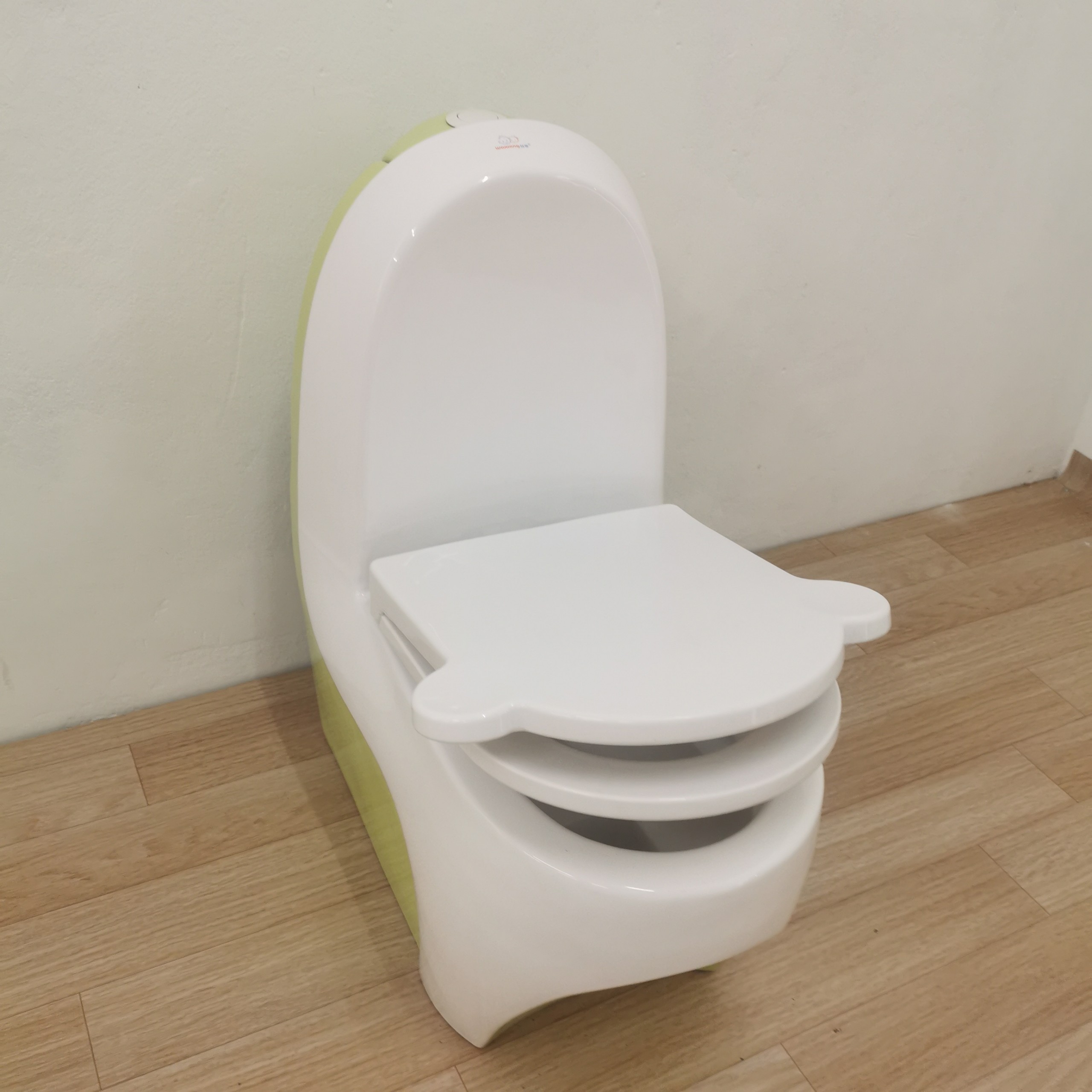 Bồn cầu trẻ em mầm non Moonoah màu xanh lá cao cấp