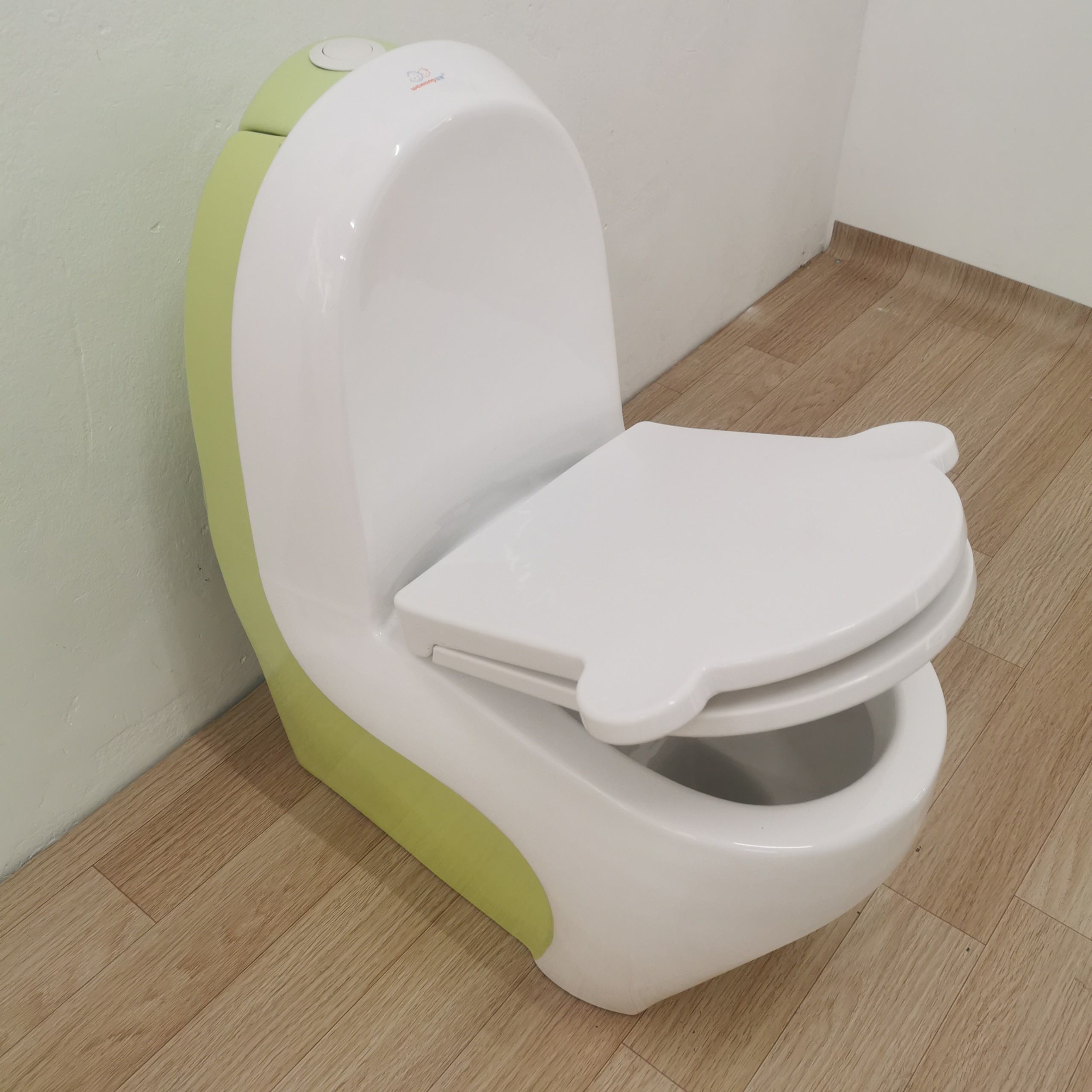 Bồn cầu trẻ em mầm non Moonoah màu xanh lá cao cấp