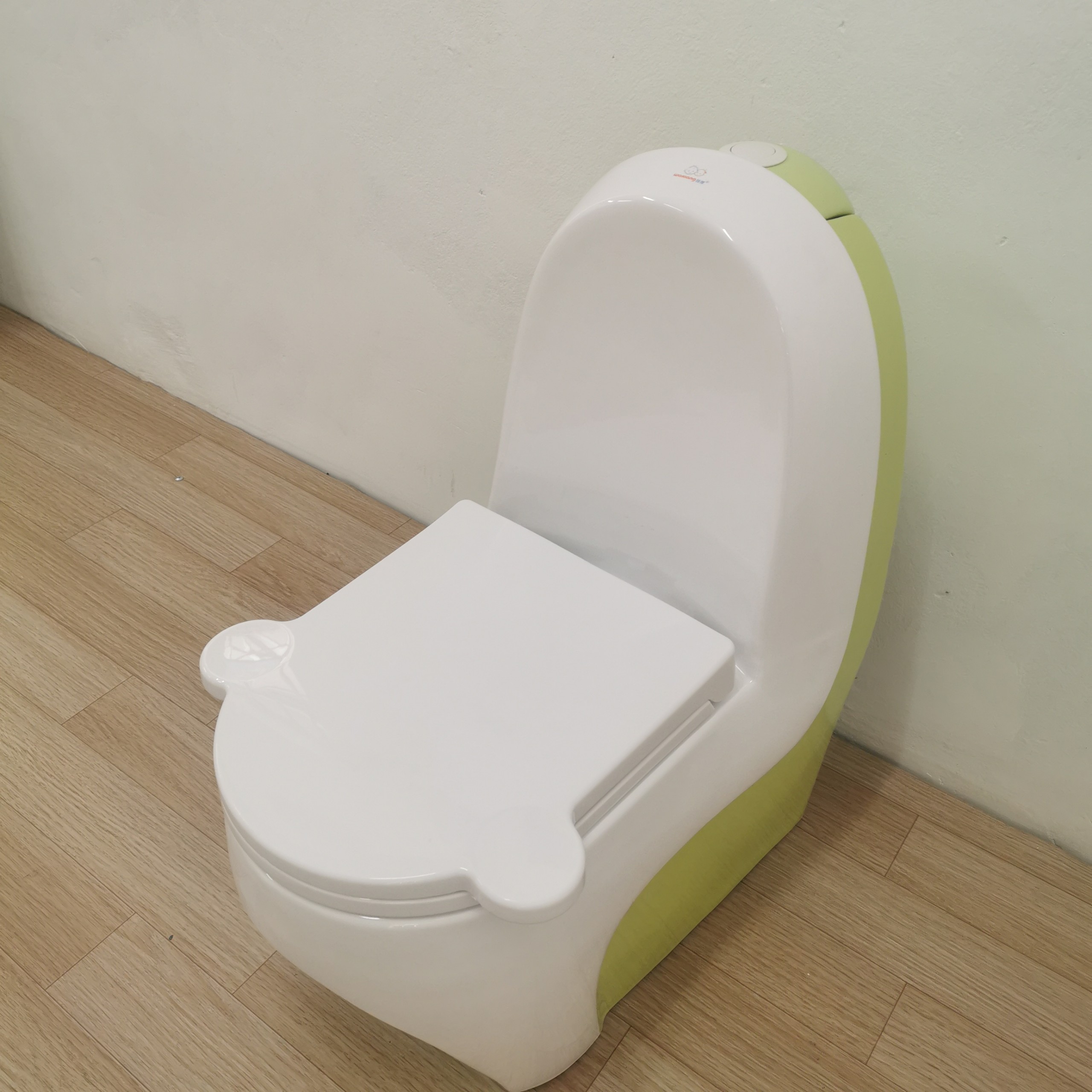 Bồn cầu trẻ em mầm non Moonoah màu xanh lá cao cấp