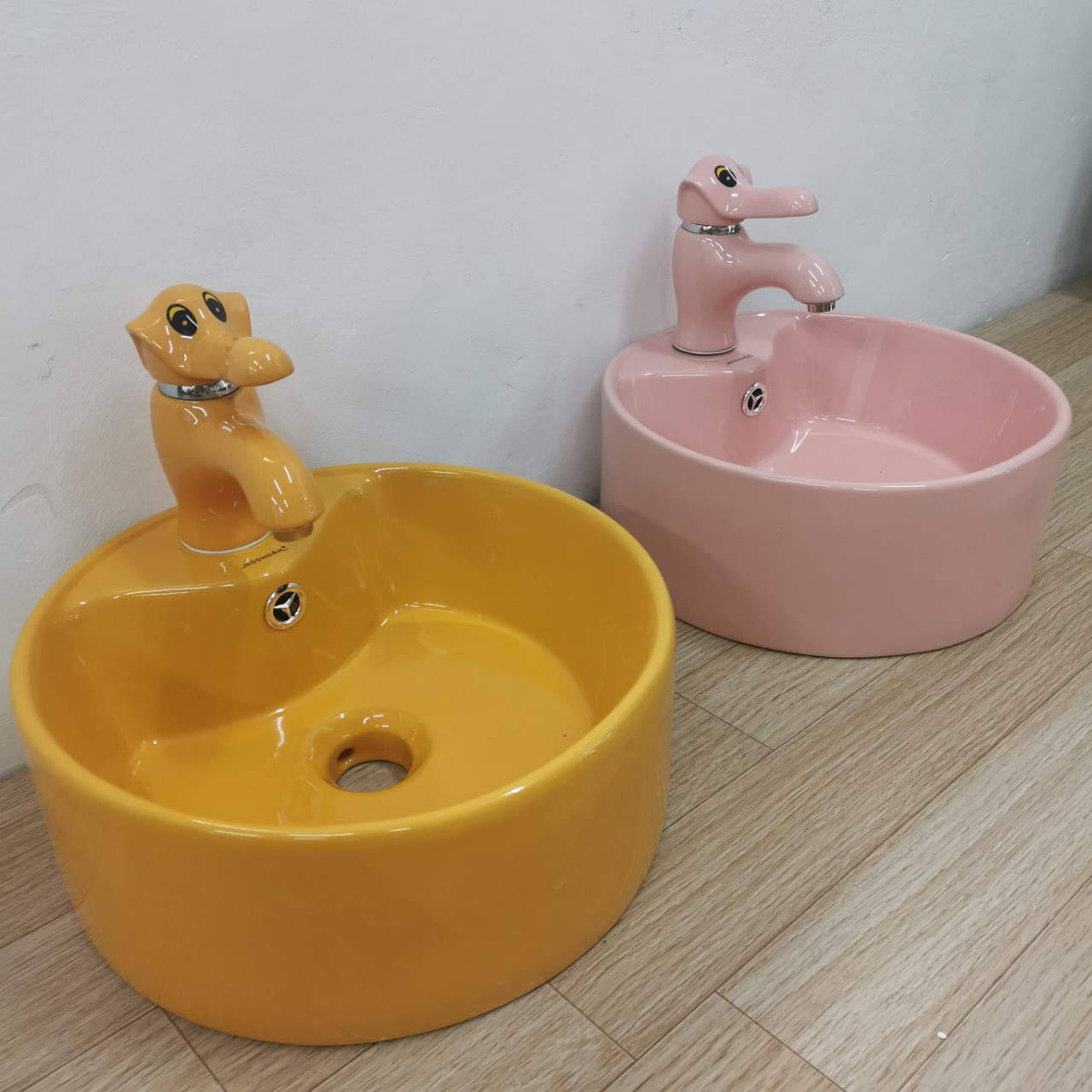 Chậu lavabo trẻ em Moonoah màu cam MN- C228OR cho trường học mầm non