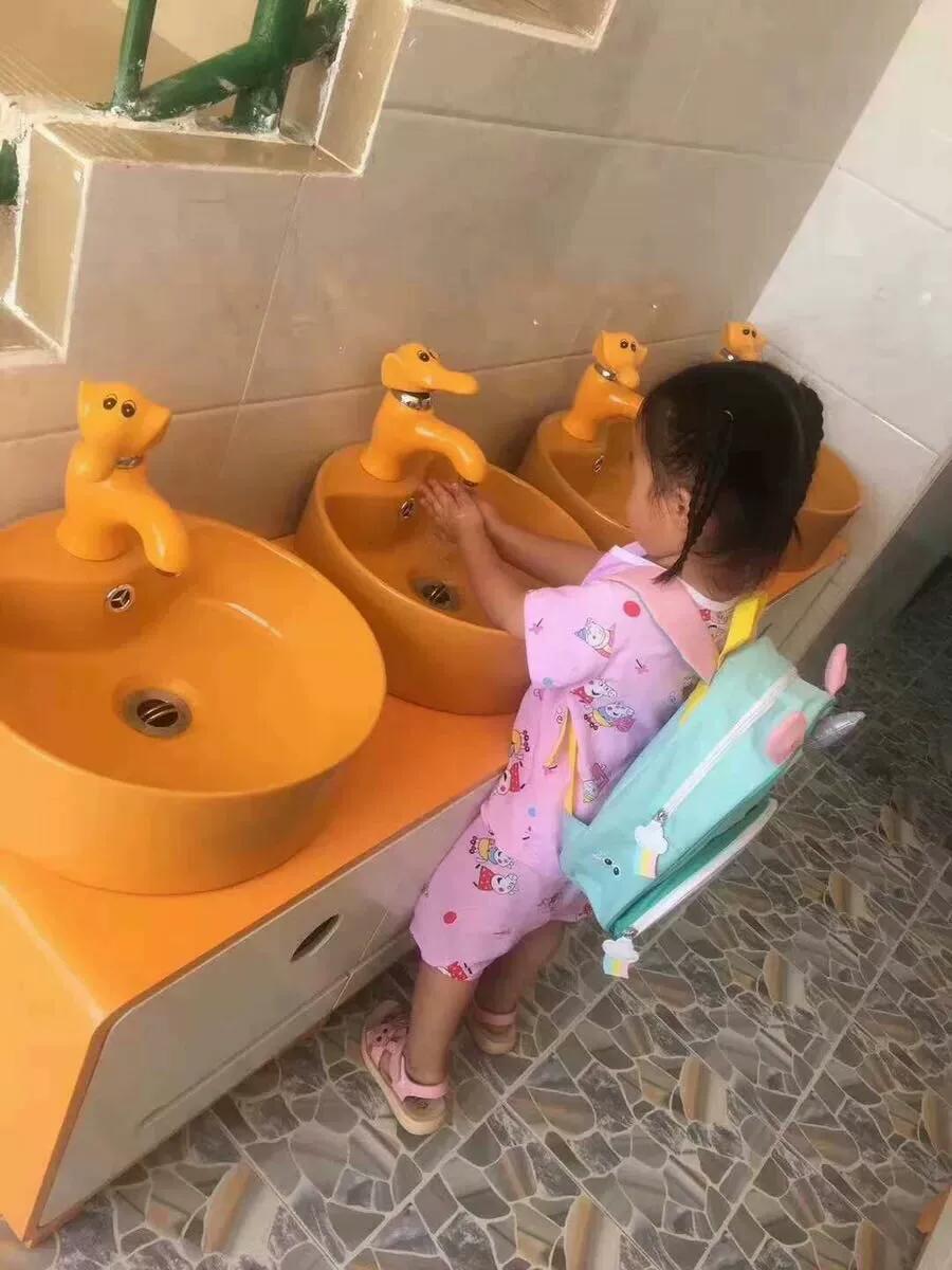 Chậu lavabo trẻ em Moonoah màu cam MN- C228OR cho trường học mầm non