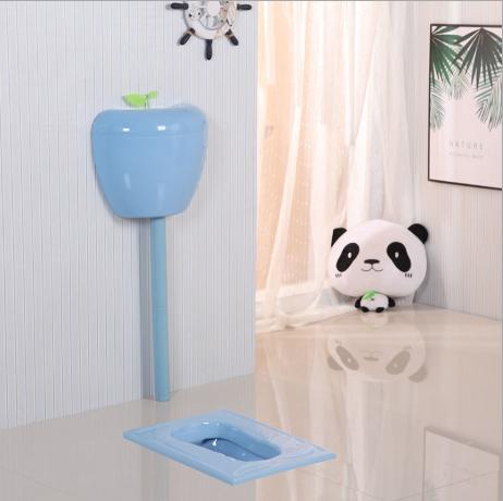 Xi xổm trẻ em màu xanh dương