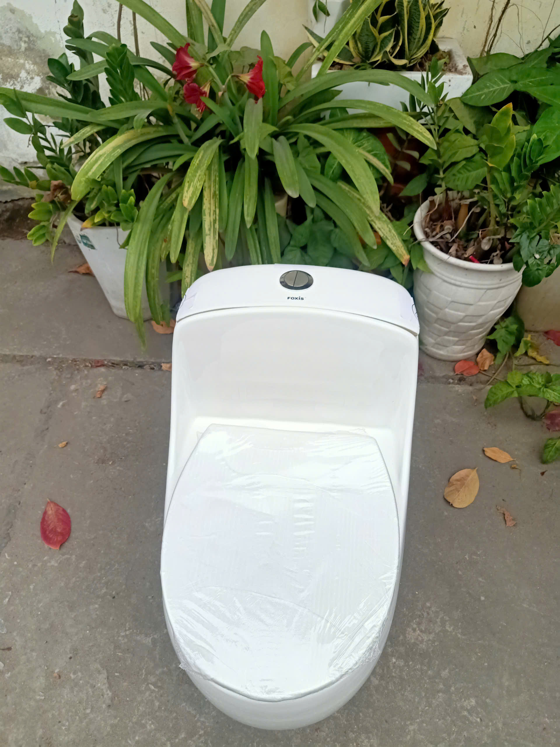 Bồn cầu liền khối men nano kháng khuẩn dễ vệ sinh FX-1560