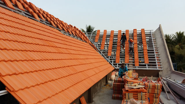 Làm thế nào để làm sạch mái ngói?