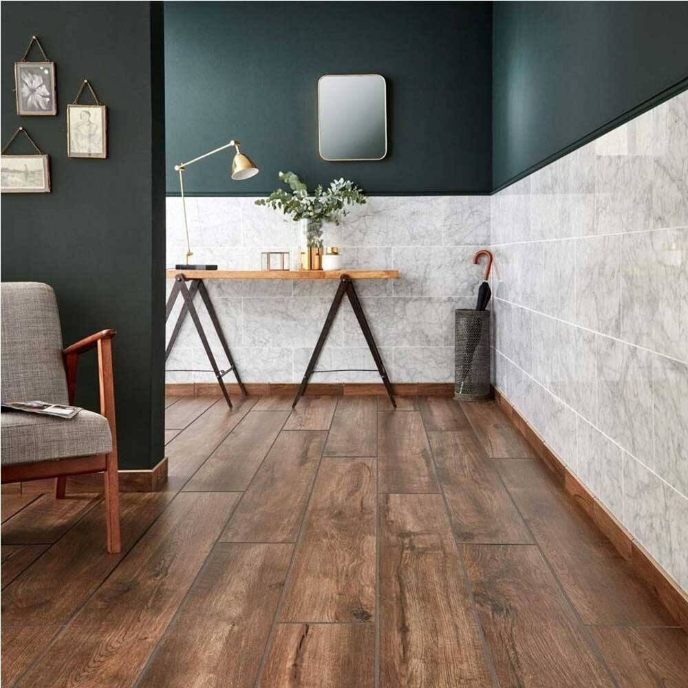 Có cần thiết phải ốp gạch chân tường không?