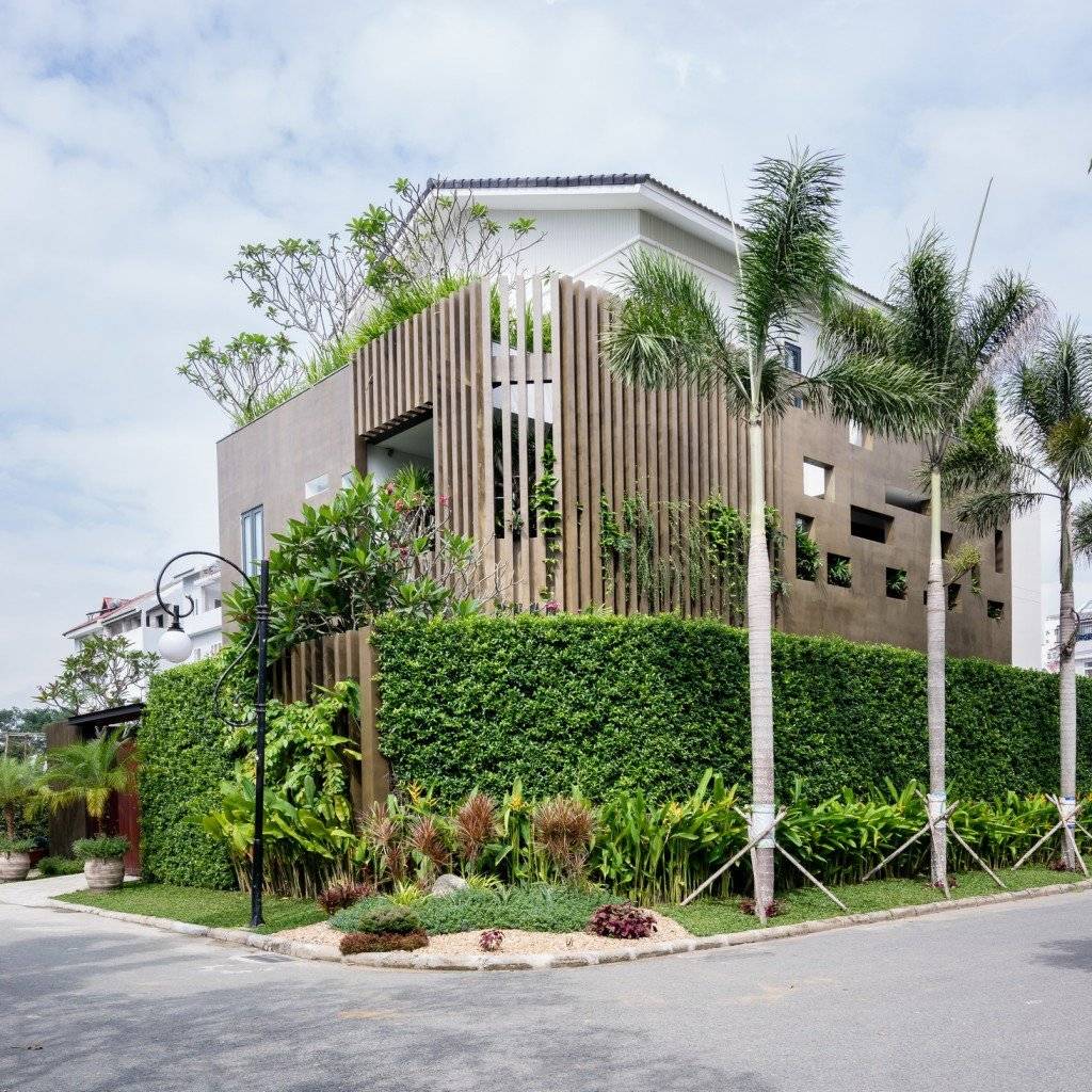 Phân tích ưu và nhược điểm của hàng rào cây xanh trong thiết kế không gian sống
