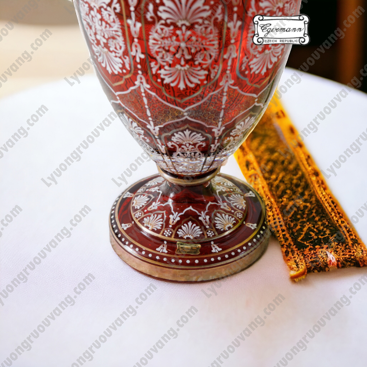 Bình hoa pha lê đỏ họa sang trọng Egermann