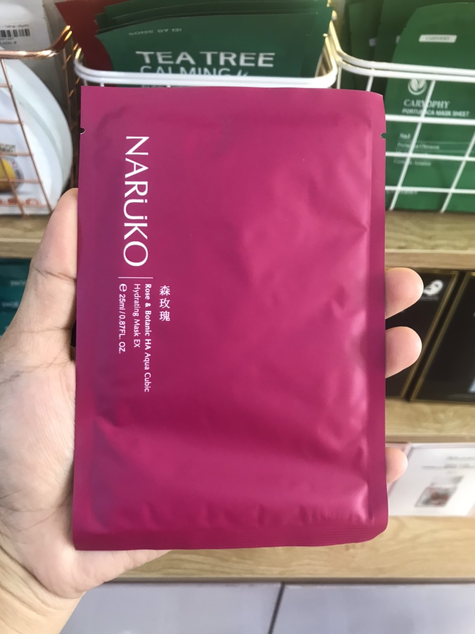 Naruko là hiện tượng gây sốt từ lâu trên các diễn đàn. Sản phẩm được giới làm đẹp đánh giá rất cao, đặc biệt là dòng sữa rửa mặt và mặt nạ tràm trà dành cho da dầu, mụn. Naruko là hiện tượng gây sốt từ lâu trên các diễn đàn. Sản phẩm được giới làm đẹp đánh giá rất cao, đặc biệt là dòng sữa rửa mặt và mặt nạ tràm trà dành cho da dầu, mụn.