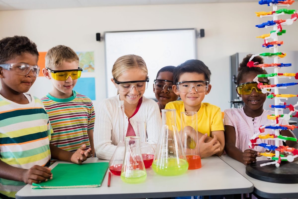 STEM nghĩa là gì? Các hình thức giáo dục STEM phổ biến hiện nay