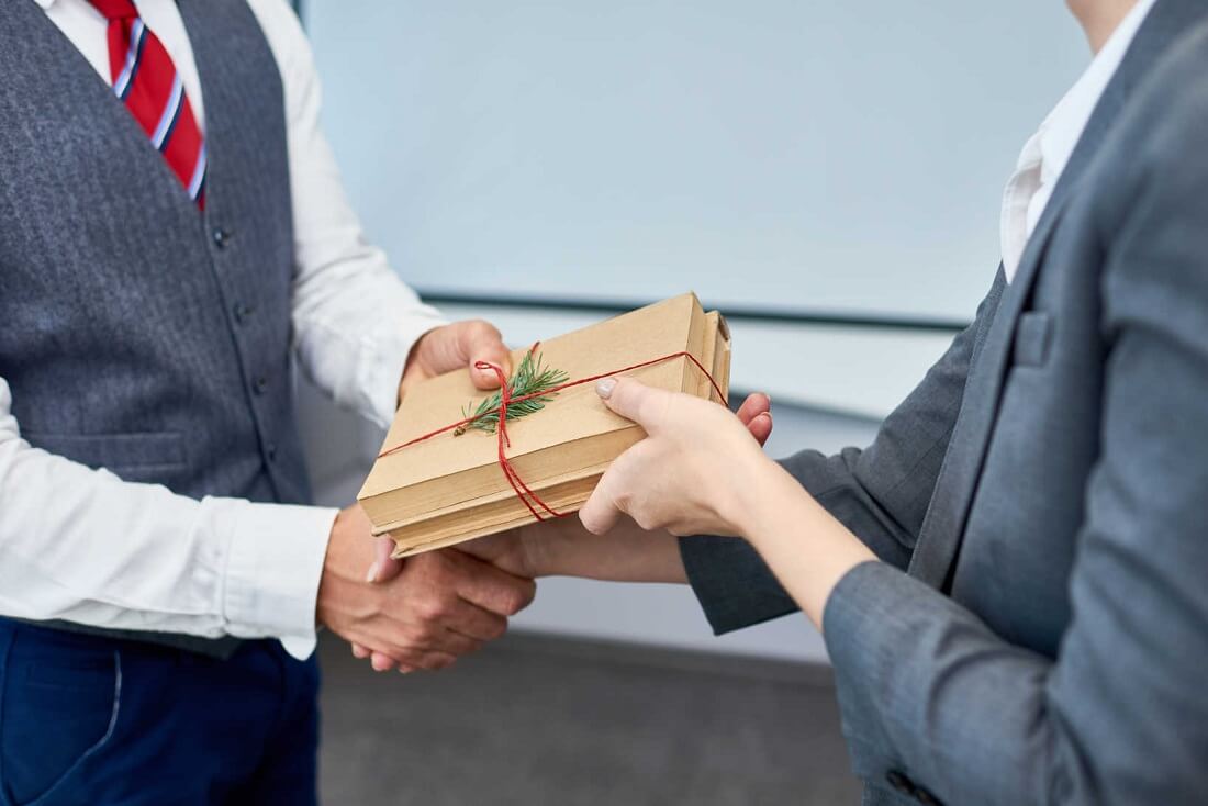 Quà tết đối tác sang trọng, ý nghĩa