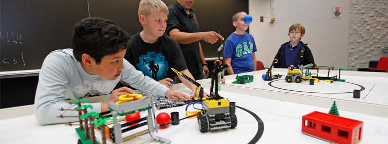 STEM ROBOTICS LÀ GÌ? NHỮNG GIÁ TRỊ MÀ STEM ROBOTICS ĐEM LẠI