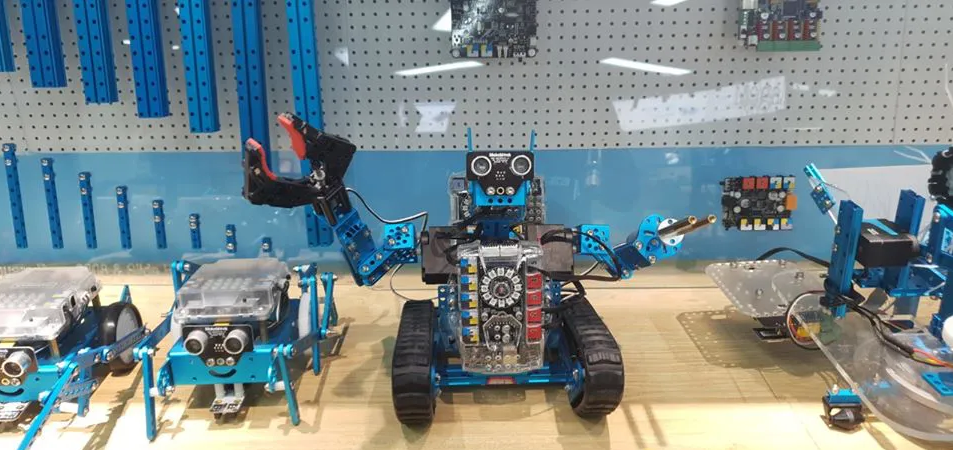 Quách Gia Education Ban tổ chức Cuộc thi MAKEX tại Việt Nam