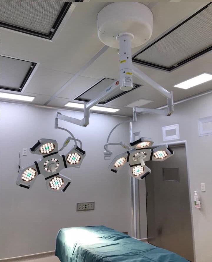 Đèn mổ treo trần LED 2 nhánh 4 cánh SSI-404P