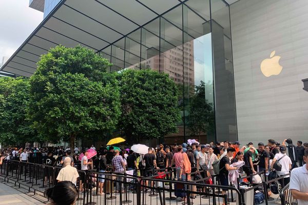 Trả góp khó khăn dịp cuối năm: Doanh số điện thoại Android suy giảm, iPhone 14 lại cháy hàng