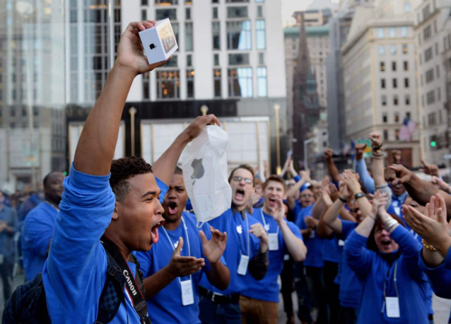 4 thứ khiến iFan “đứng lên ngồi xuống” trong năm 2023