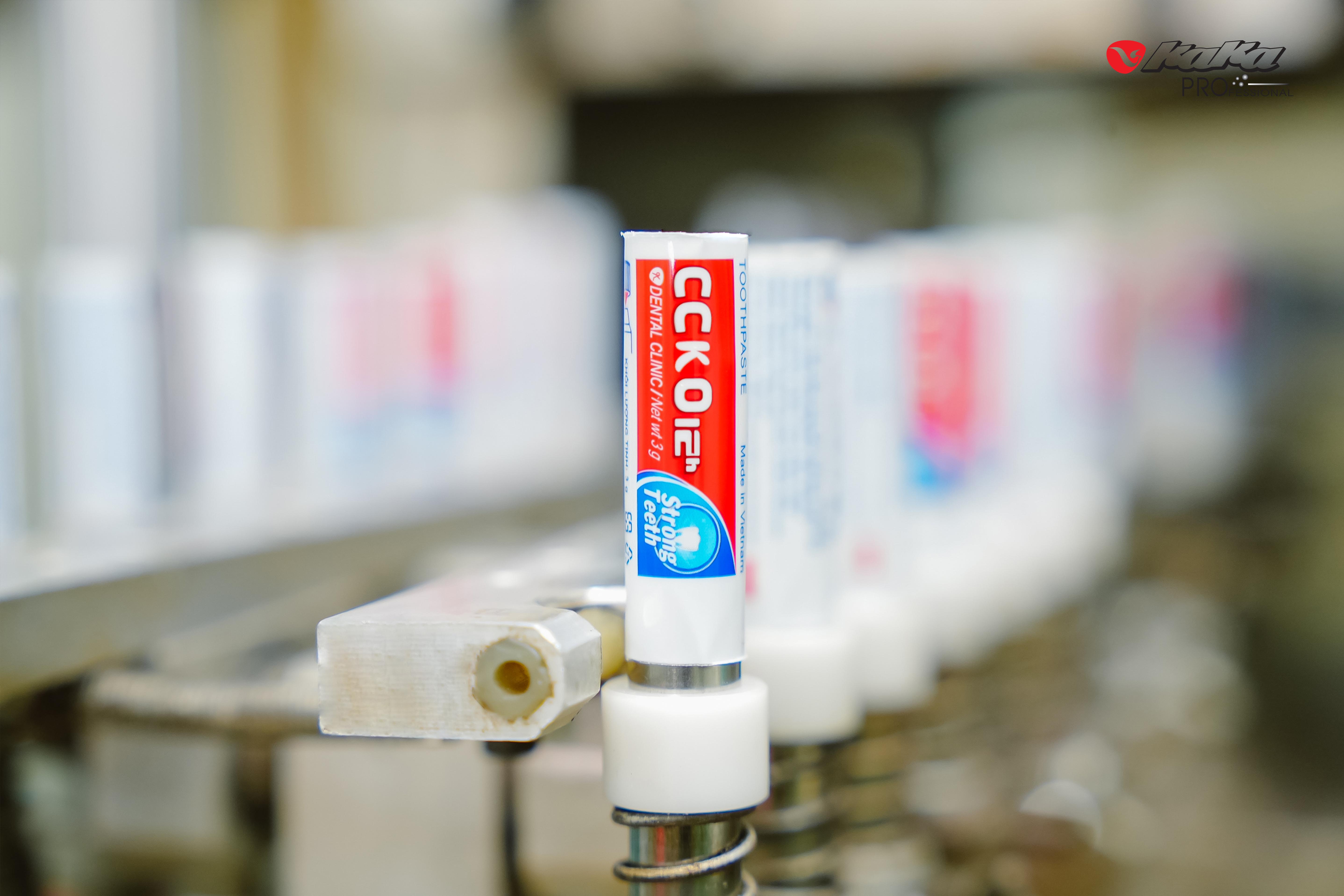 Quy trình sản xuất kem đánh răng mini ccko tự động hoá tại dây chuyền nhà máy kaka